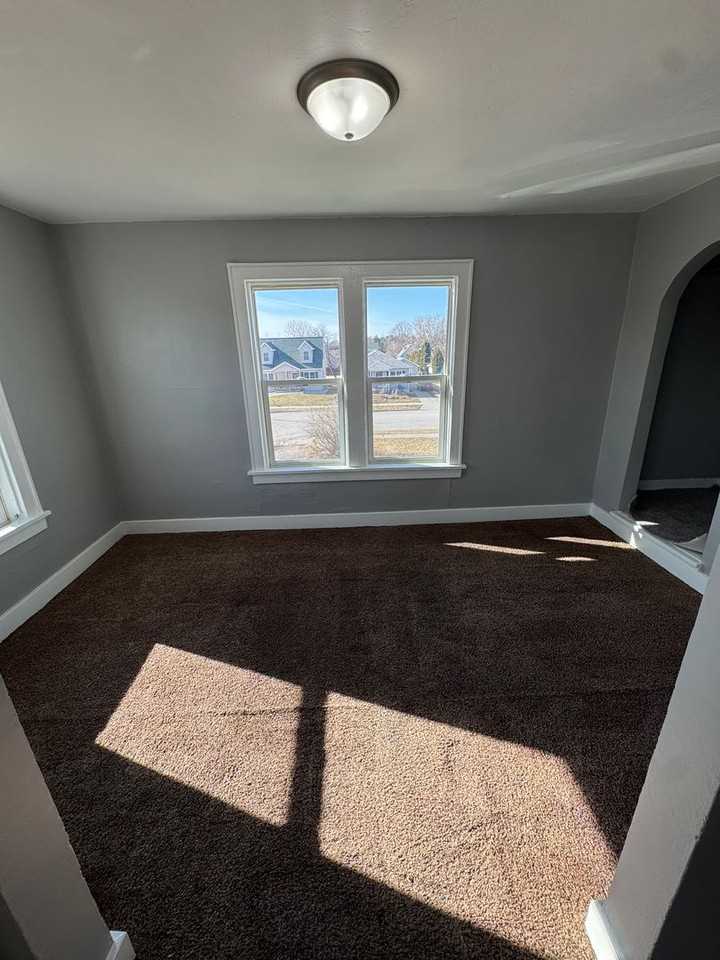 915 S Chestnut - Photo 7 of 16