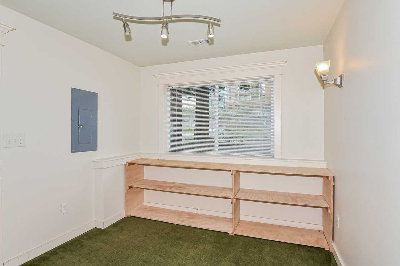 5250 5250 - 5252 Brooklyn Ave. N. - 5250 #5250 - Photo 7 of 18