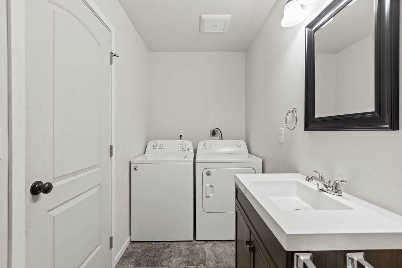 Pence Property Celesta - Photo 3 of 25