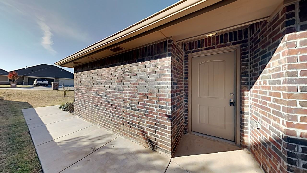 11201 Coachmans Rd - Photo 2 of 12