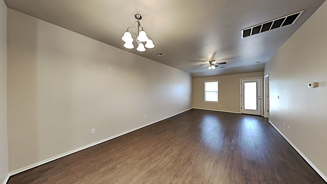 11201 Coachmans Rd - Photo 5 of 12