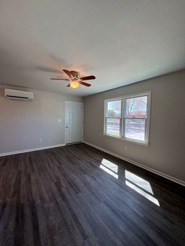 100 Mccall St - Photo 5 of 12