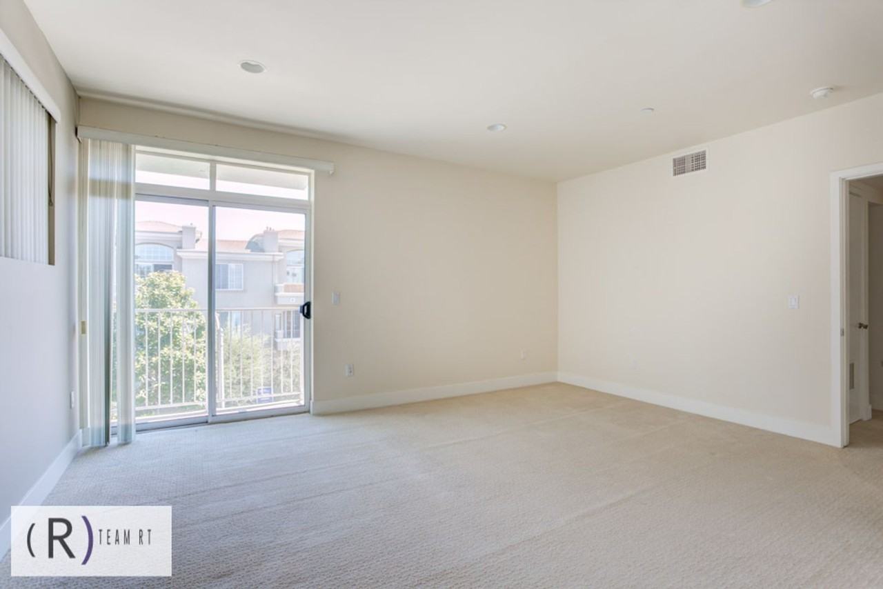 1737 Colby Ave #201 - Photo 3 of 36