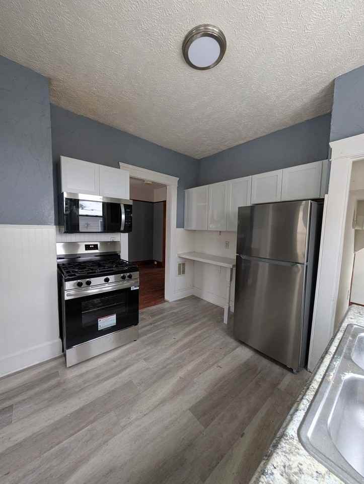 2125 W 81st St - Photo 3 of 8