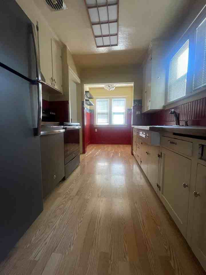 617 Yakima St - Photo 4 of 13