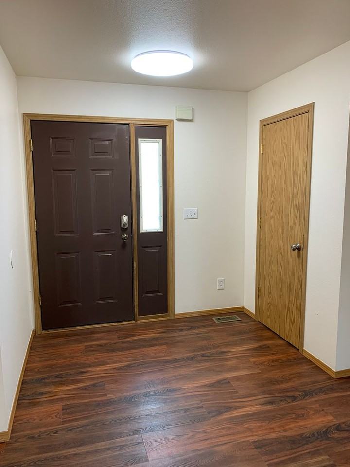 8160 Williwa Ave #A - Photo 4 of 34