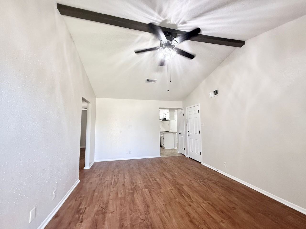 941 S Walker St - Photo 2 of 22