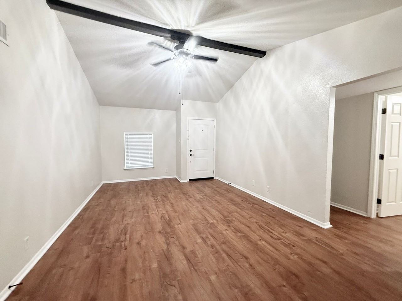 941 S Walker St - Photo 3 of 22