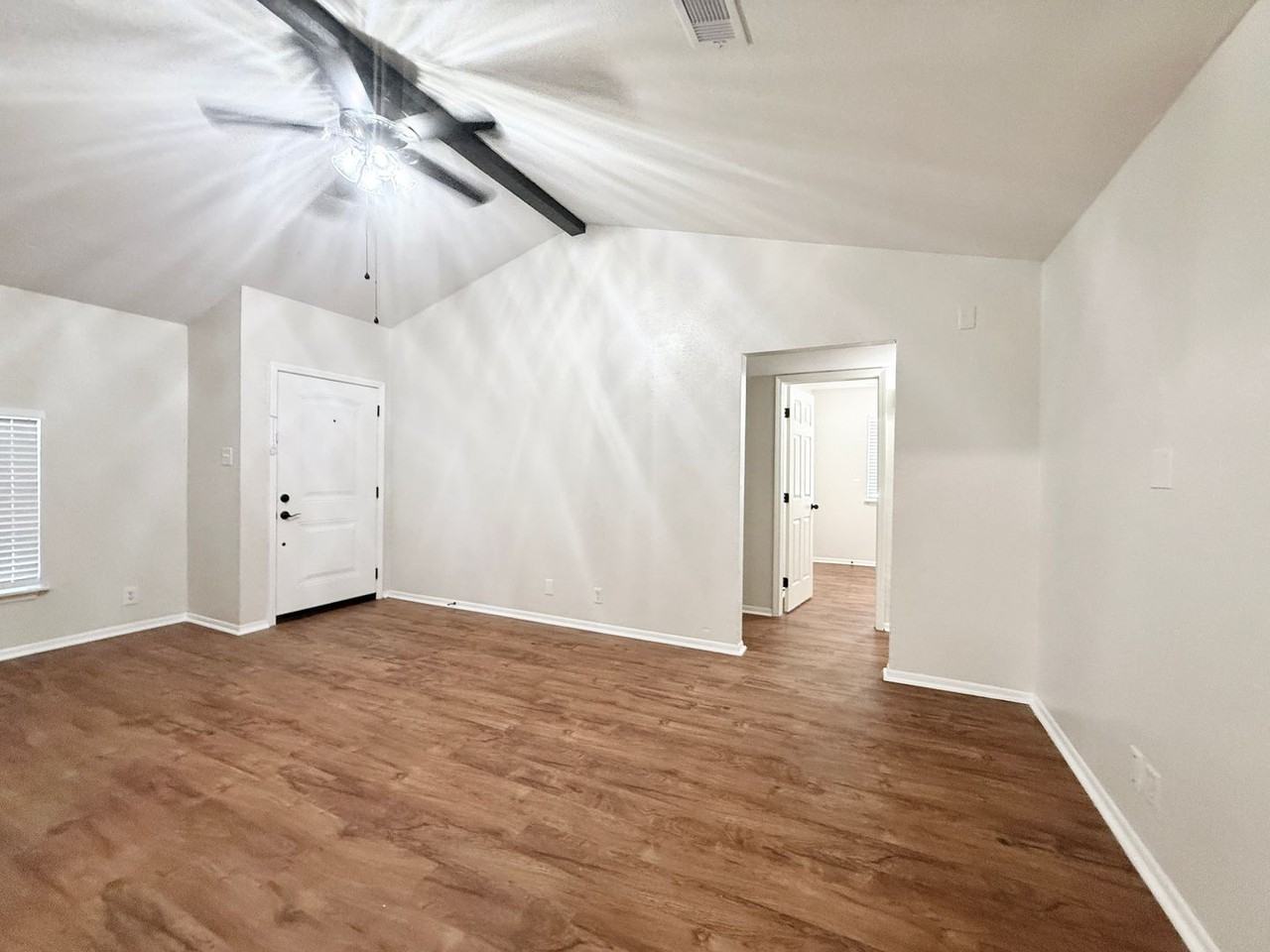 941 S Walker St - Photo 5 of 22