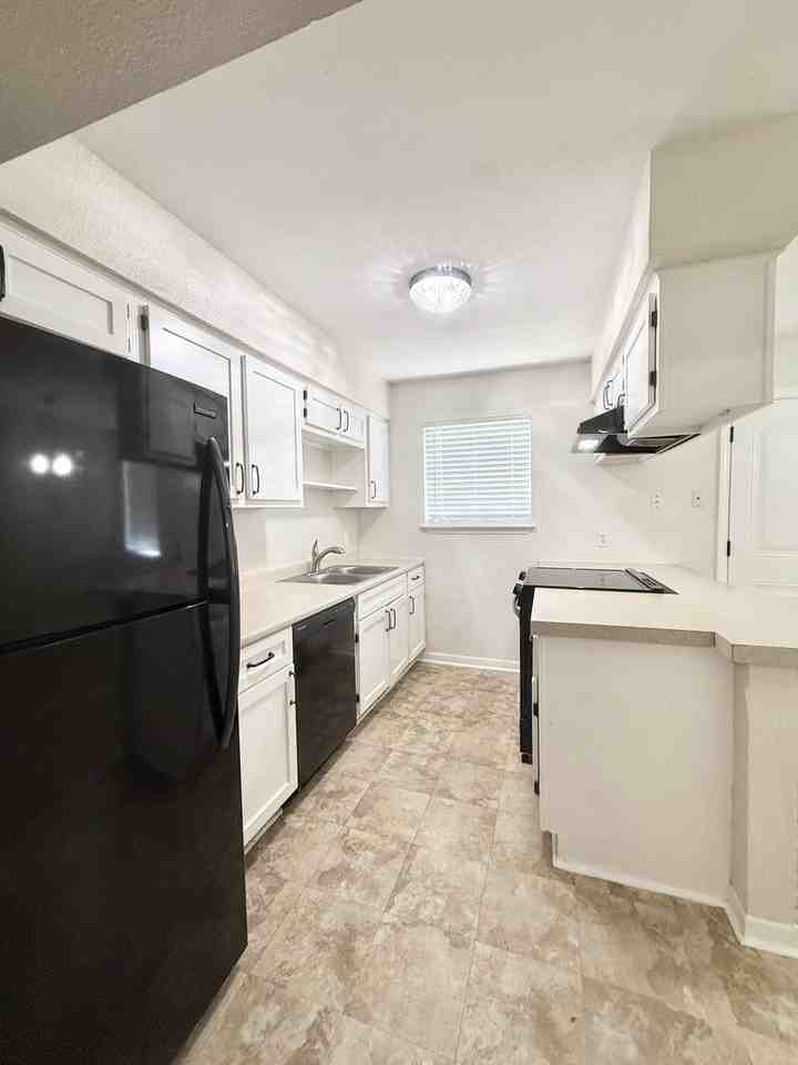 941 S Walker St - Photo 6 of 22