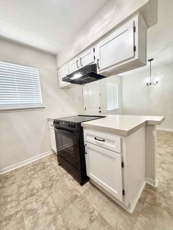 941 S Walker St - Photo 7 of 22