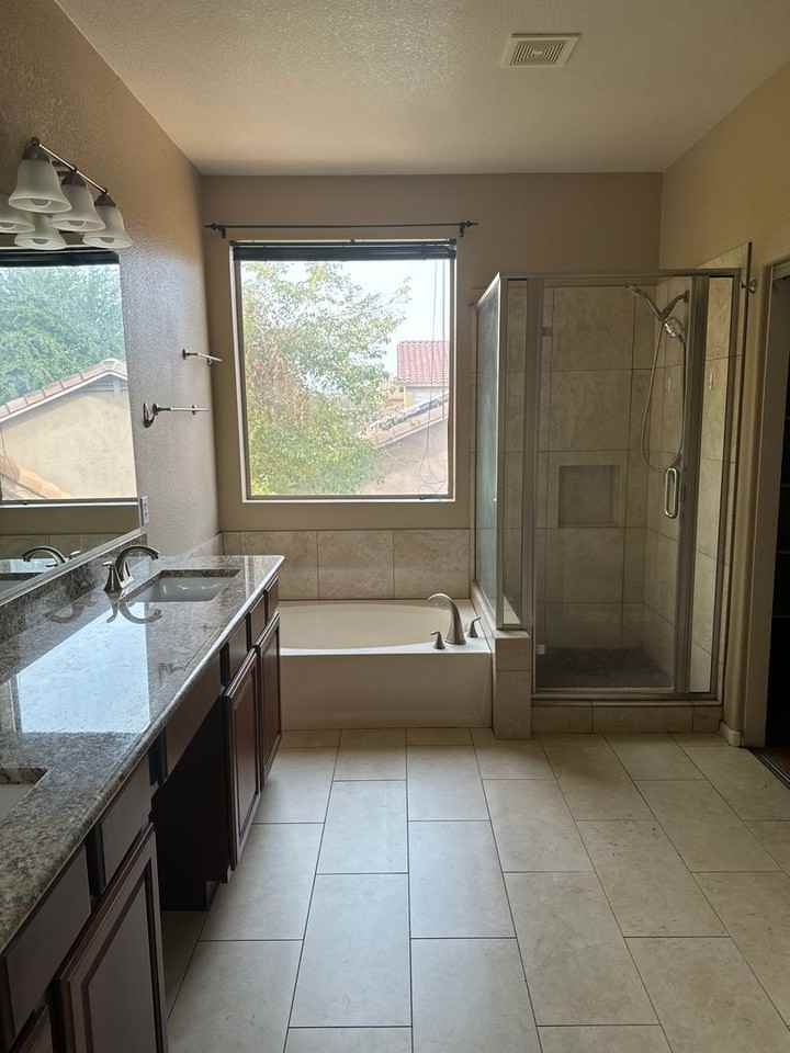 5415 W Buffalo St - Photo 2 of 34