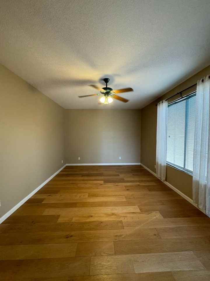 5415 W Buffalo St - Photo 3 of 34