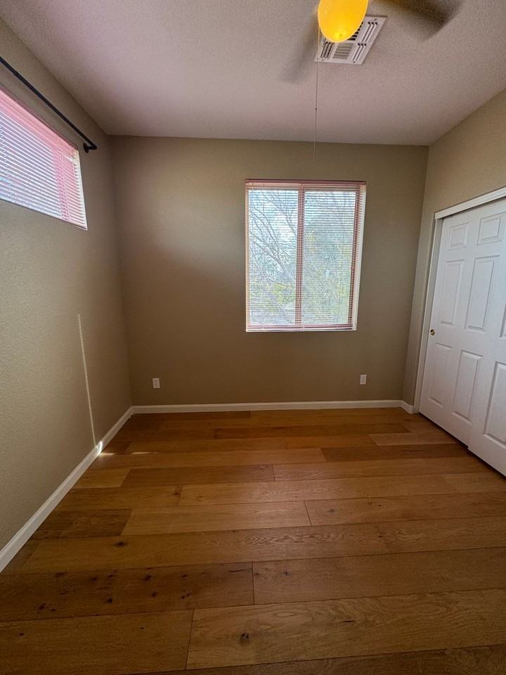 5415 W Buffalo St - Photo 4 of 34