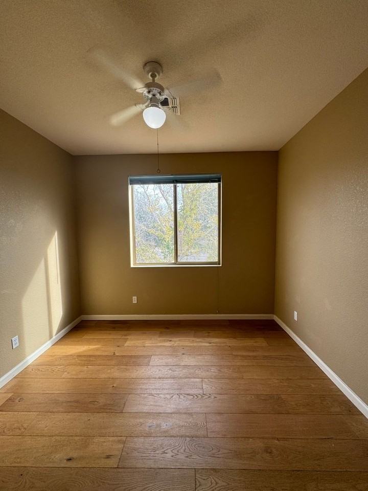 5415 W Buffalo St - Photo 5 of 34