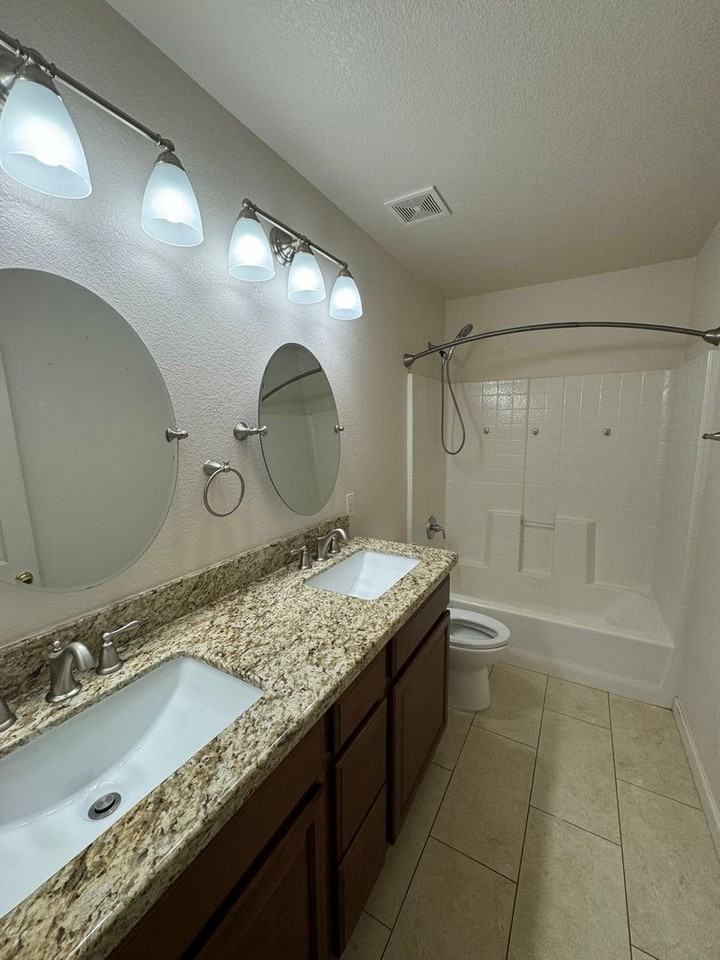 5415 W Buffalo St - Photo 6 of 34