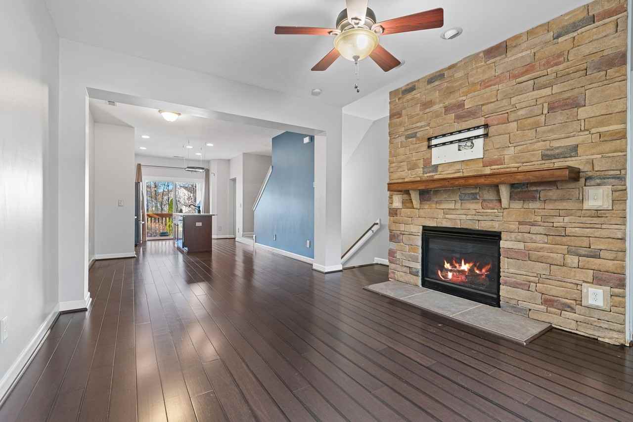 8007 Goldenrain Way - Photo 3 of 19