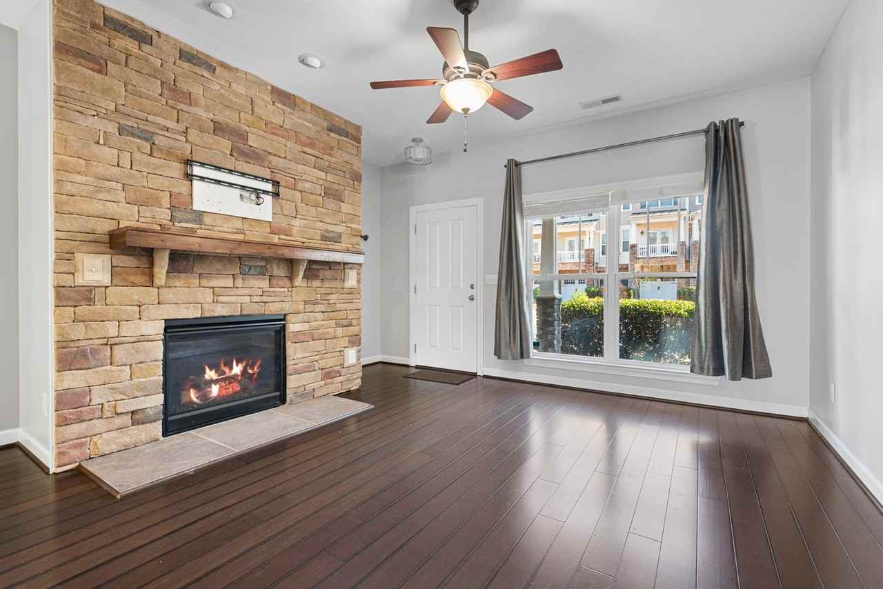 8007 Goldenrain Way - Photo 4 of 19