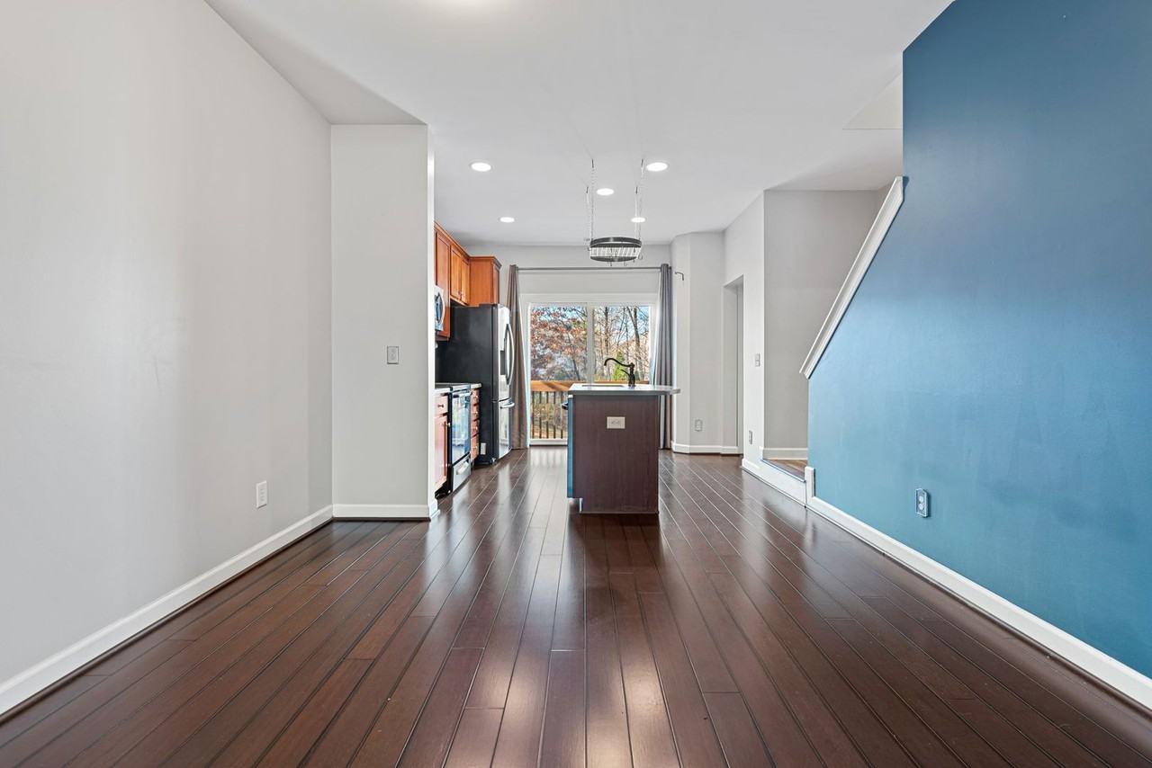 8007 Goldenrain Way - Photo 5 of 19