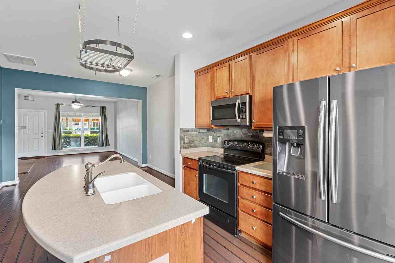 8007 Goldenrain Way - Photo 6 of 19