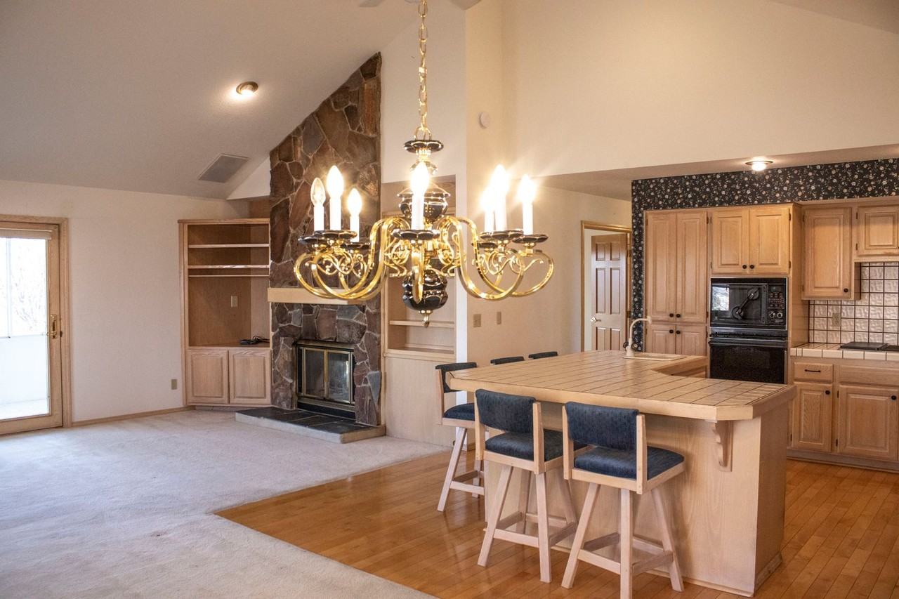 3257 Kingfisher Dr - Photo 4 of 37