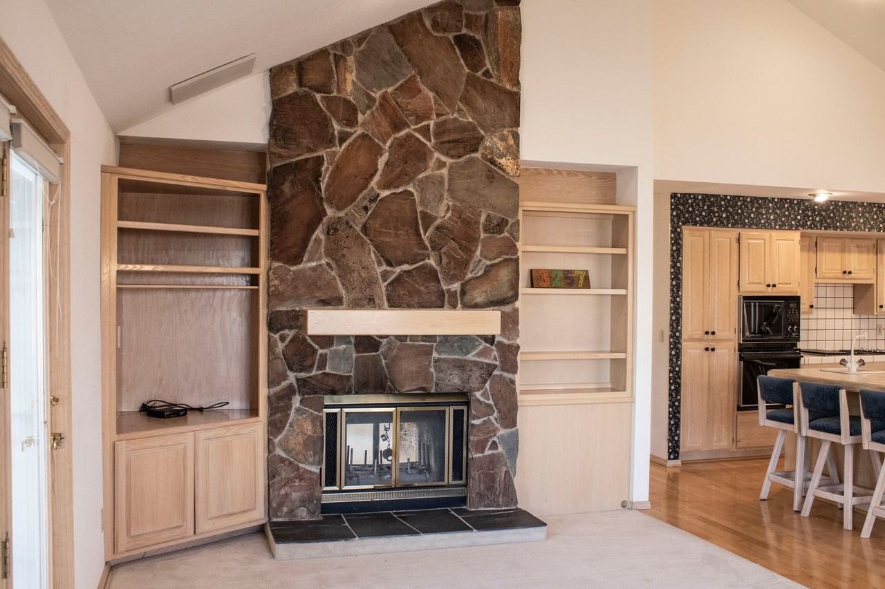 3257 Kingfisher Dr - Photo 5 of 37