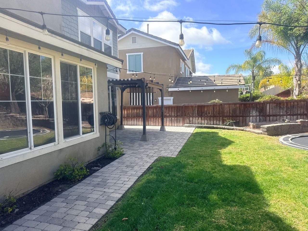 40365 Amesbury Ln - Photo 3 of 36