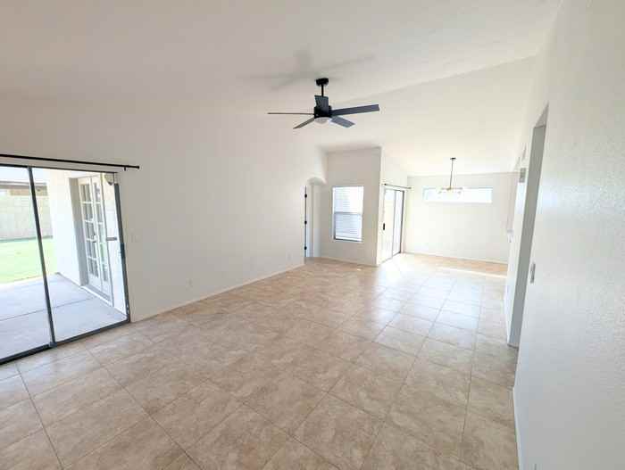 11807 N 76th Ave - Photo 3 of 16