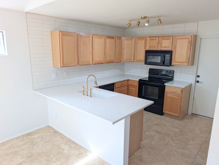 11807 N 76th Ave - Photo 5 of 16