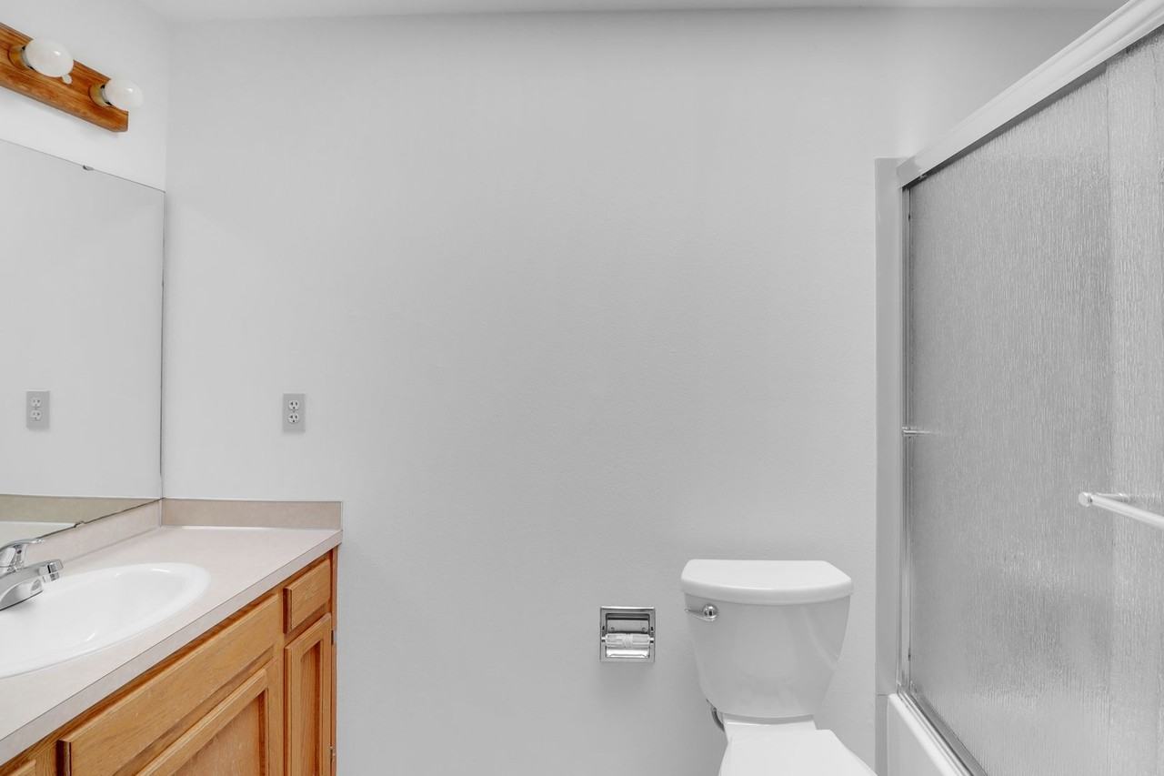 1647 Nw 2nd Ave - Photo 6 of 14