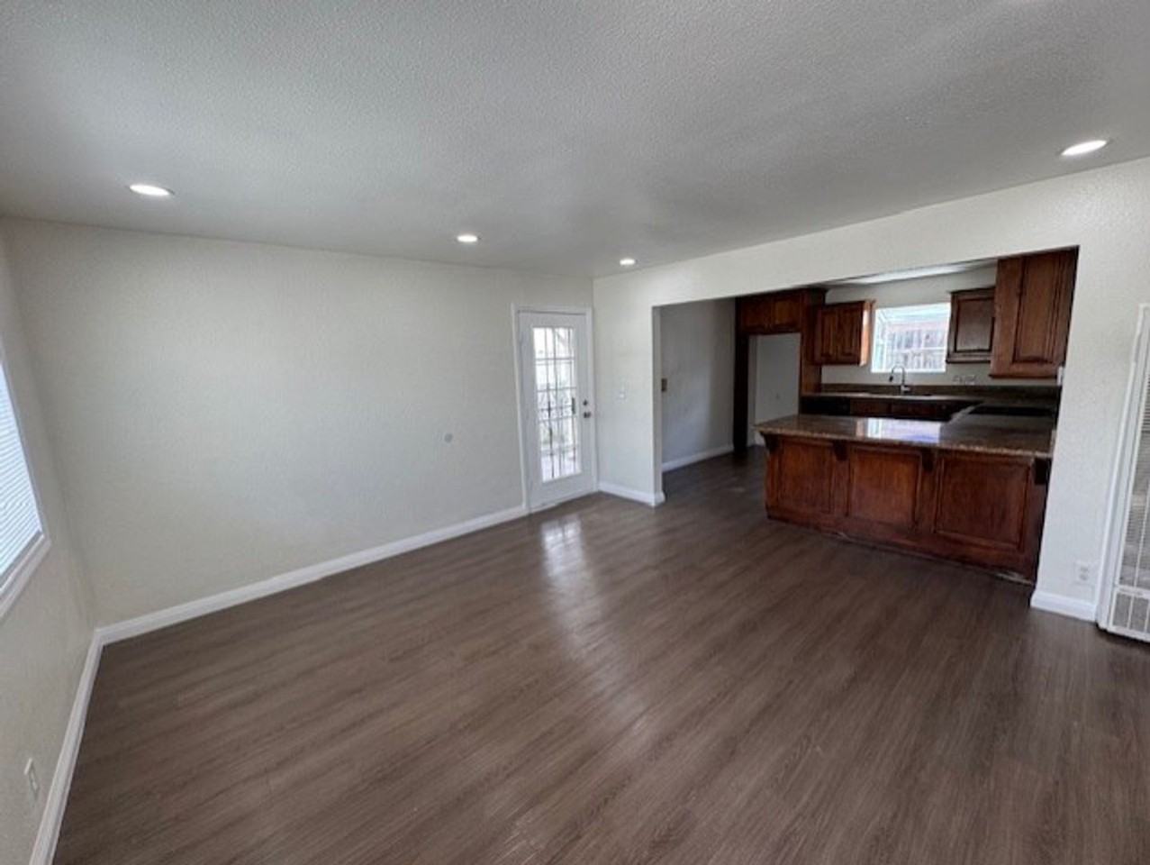 2425 W Cameron St - Photo 6 of 28