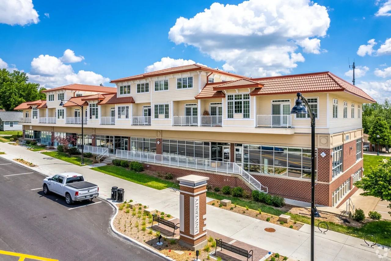 6500 University - Photo 2 of 3