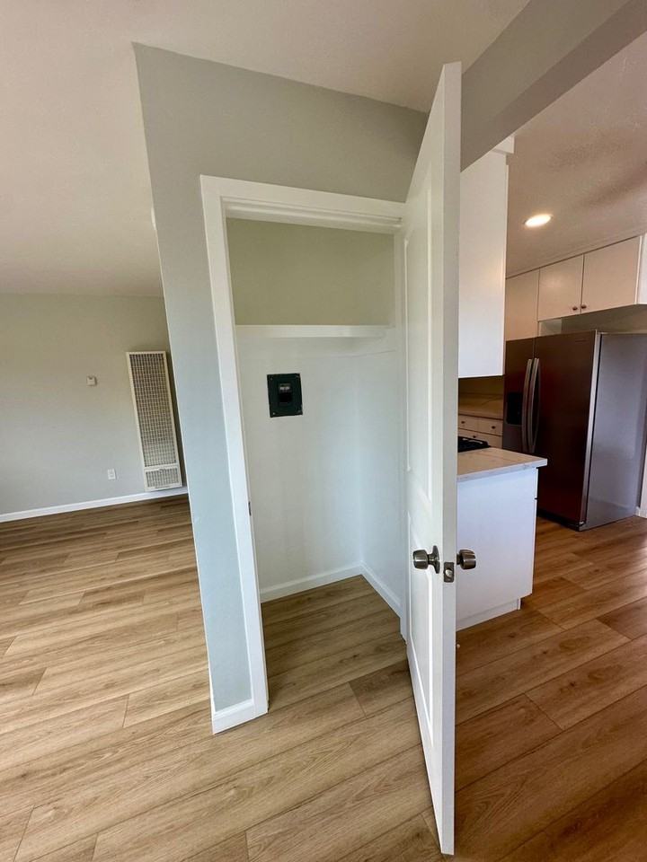 962 Georgia St - Photo 4 of 26