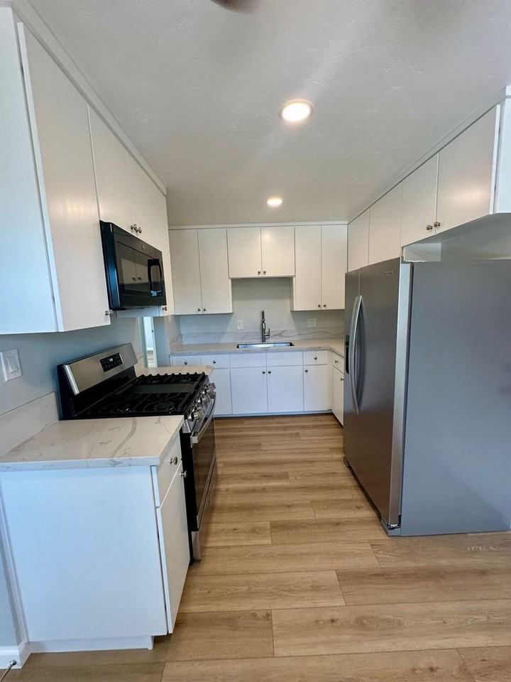 962 Georgia St - Photo 6 of 26