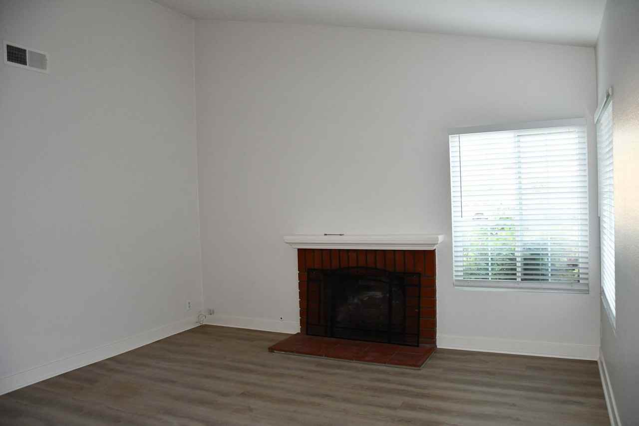 1271 N Mosswood Dr - Photo 3 of 32