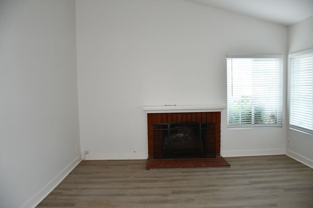 1271 N Mosswood Dr - Photo 4 of 32