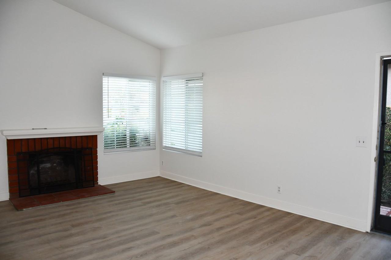 1271 N Mosswood Dr - Photo 5 of 32