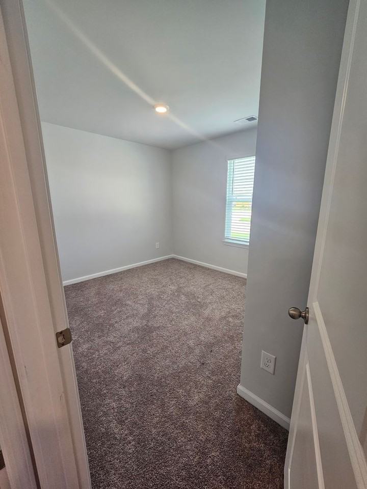 1006 Course Ln - Photo 3 of 18