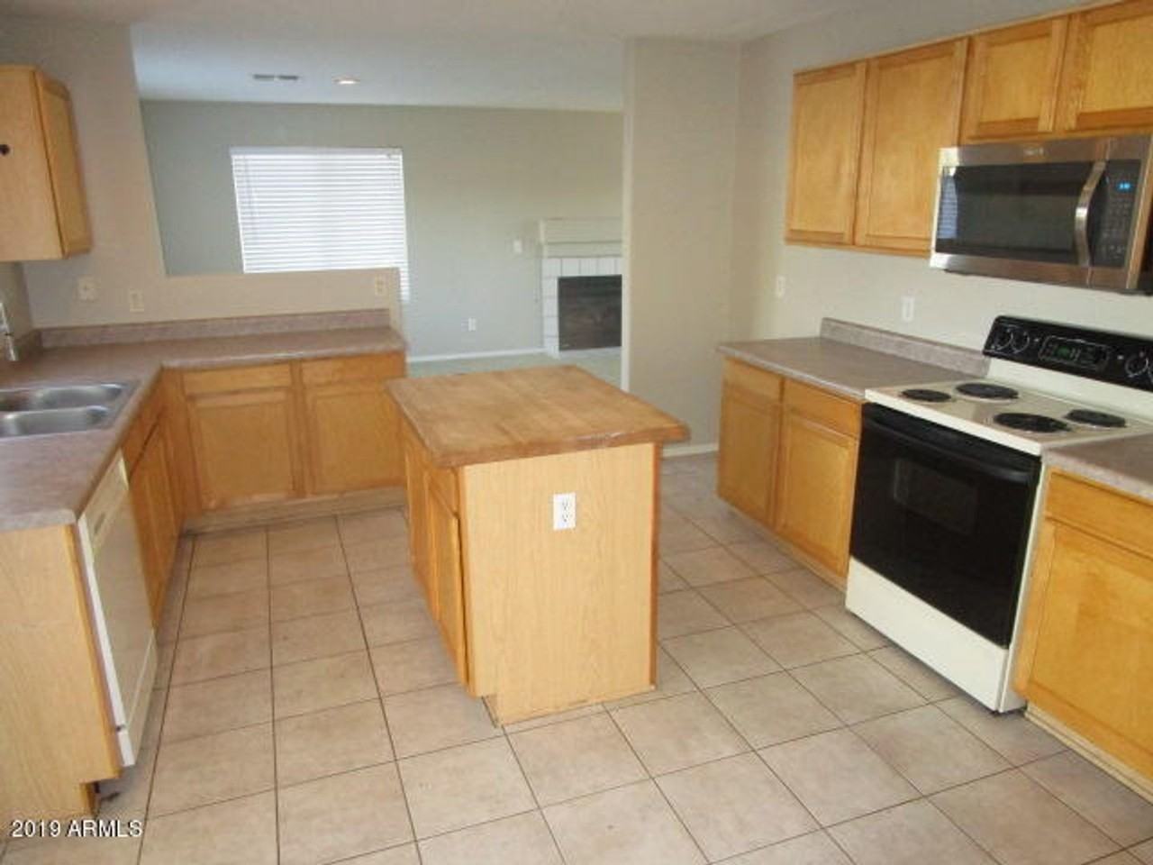 16044 W Adams St - Photo 3 of 15