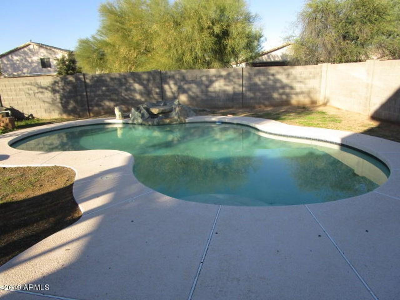 16044 W Adams St - Photo 6 of 15