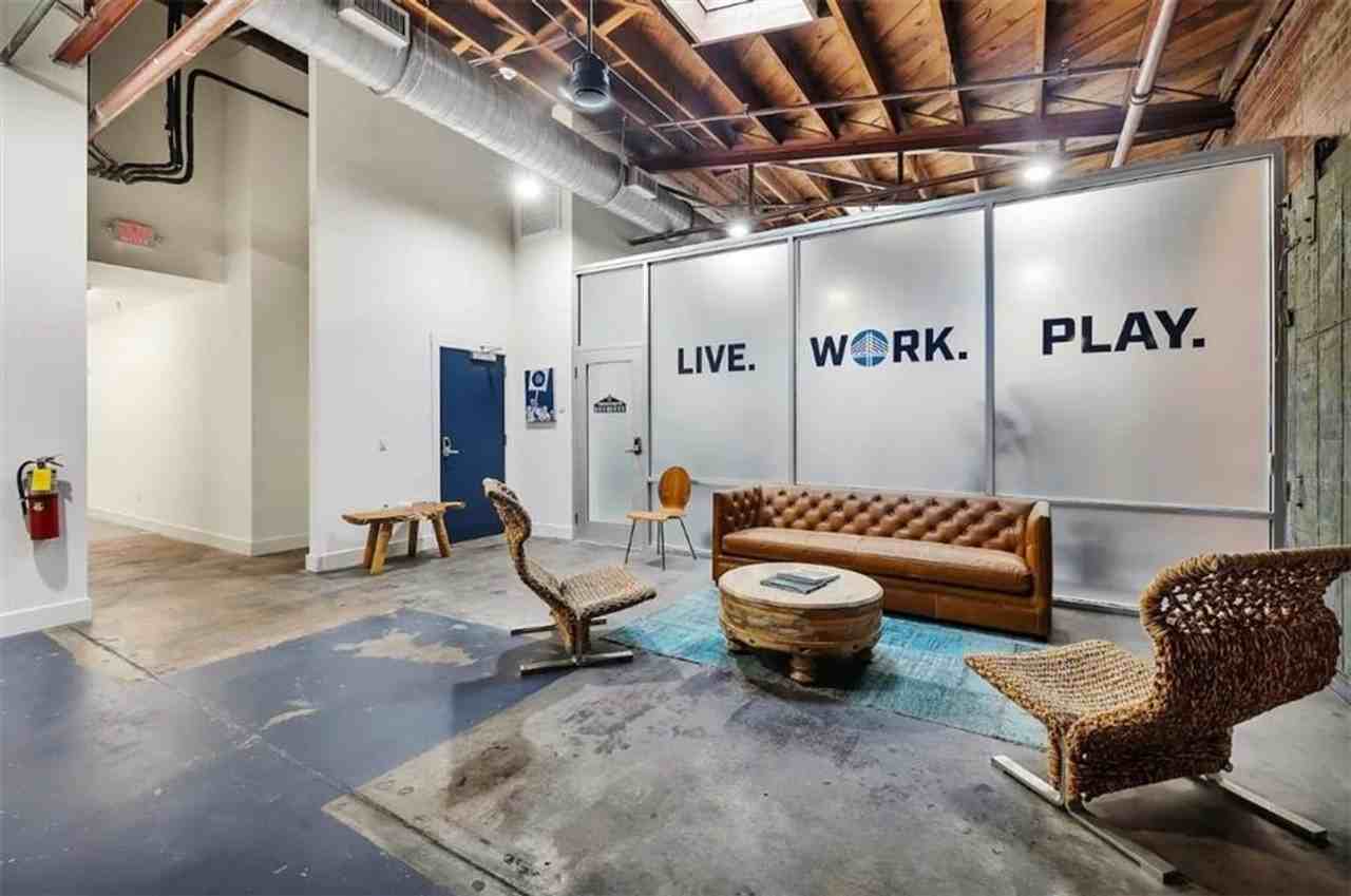 207 Gloucester St - Photo 2 of 16