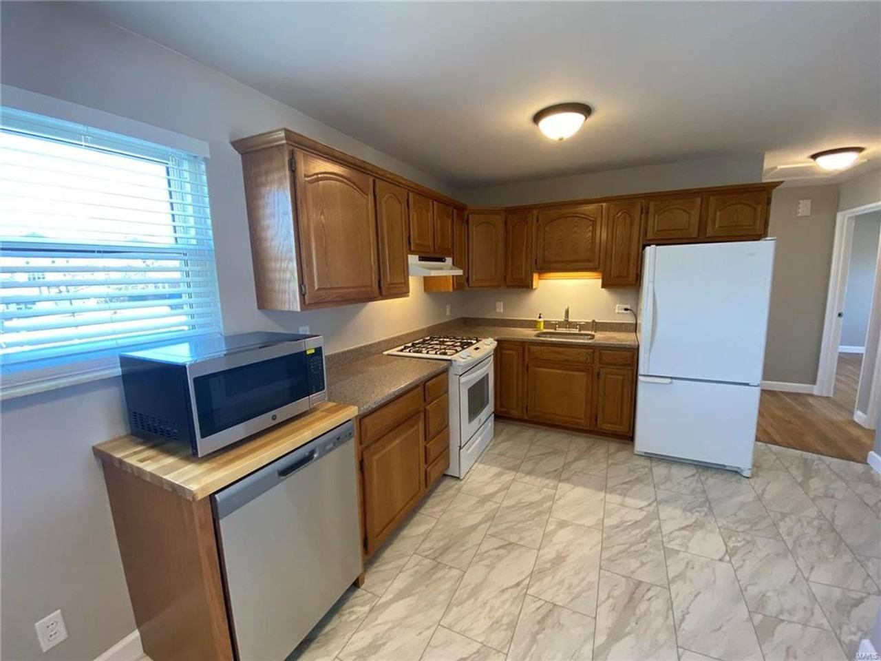 9511 Antigo Dr - Photo 4 of 44