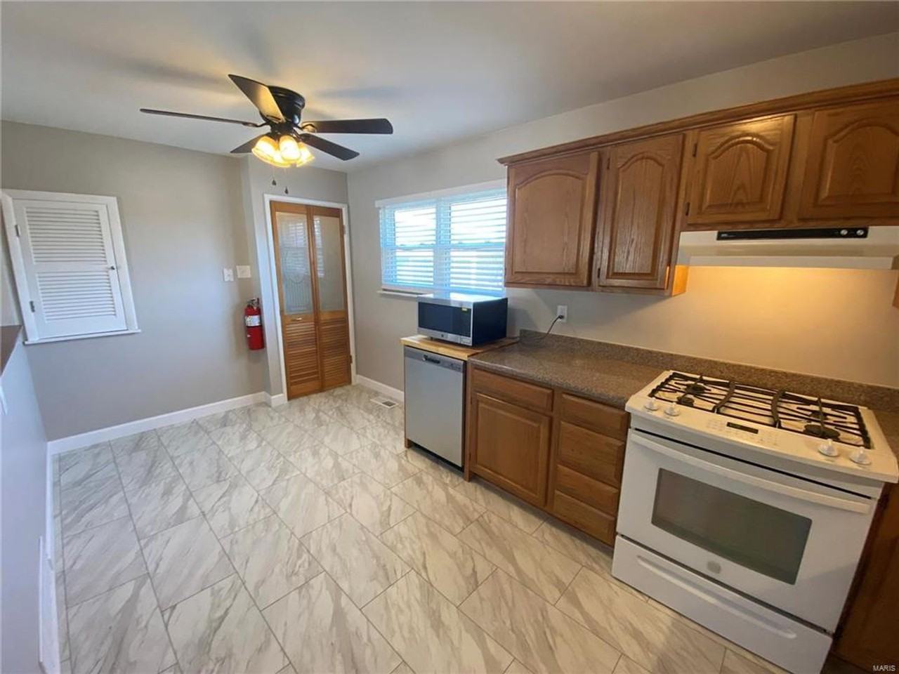 9511 Antigo Dr - Photo 5 of 44