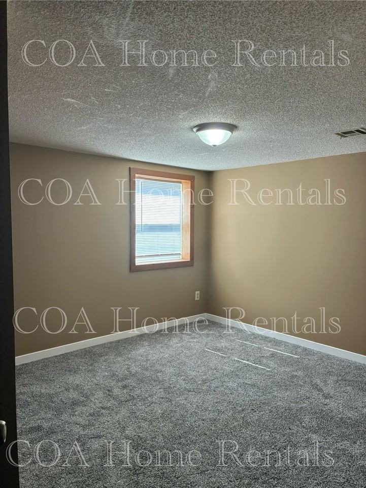 304 W Spring Ave - Photo 4 of 14