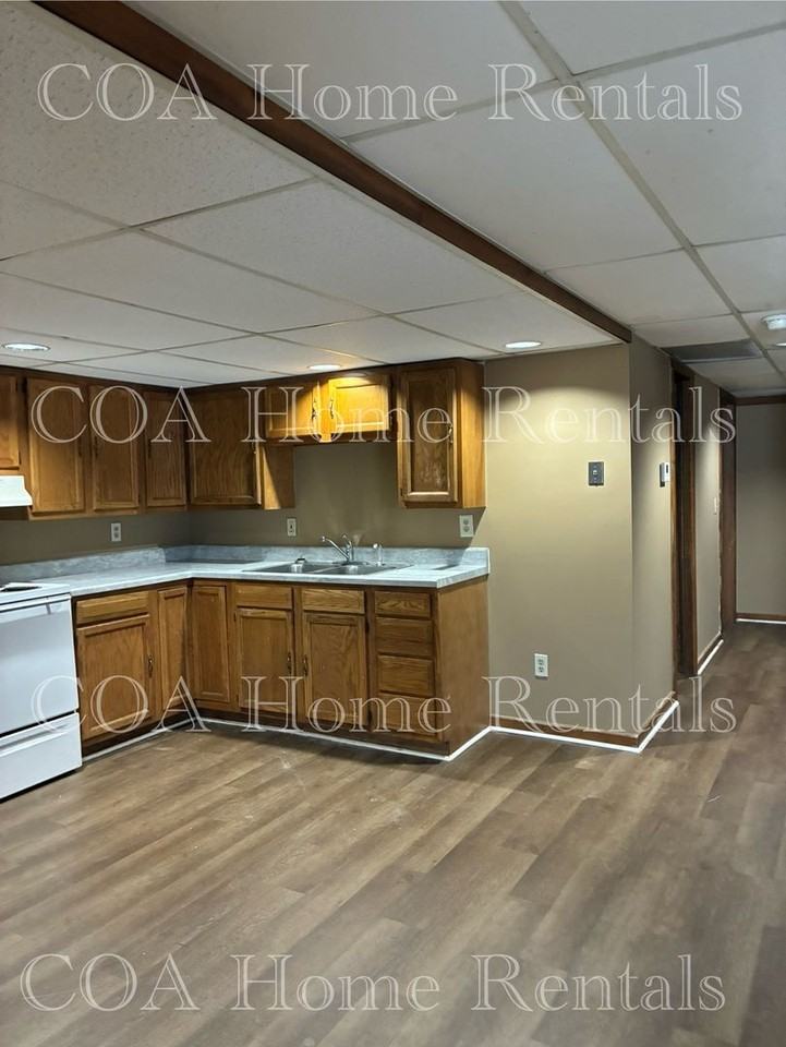 304 W Spring Ave - Photo 6 of 14