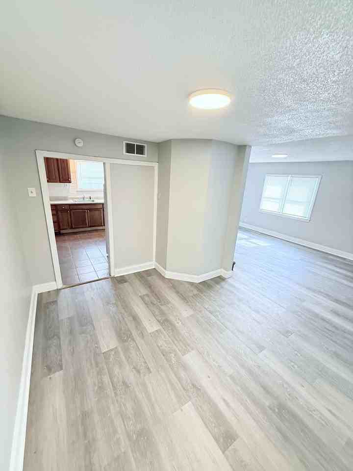 1400 Honan St - Photo 7 of 17