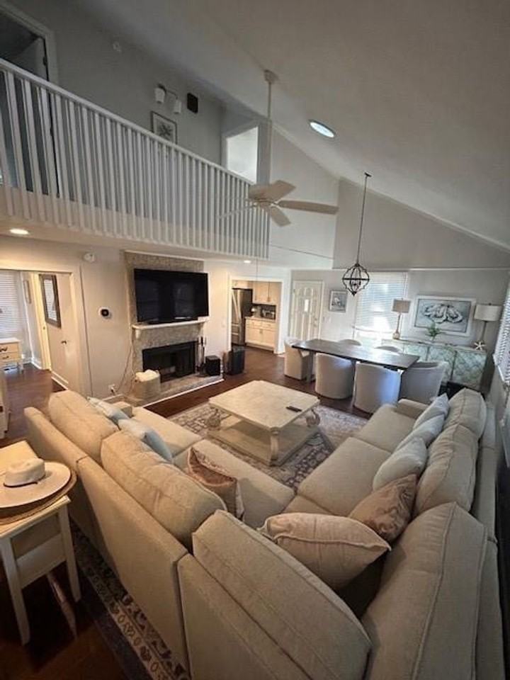 231 Menendez Ave - Photo 3 of 15