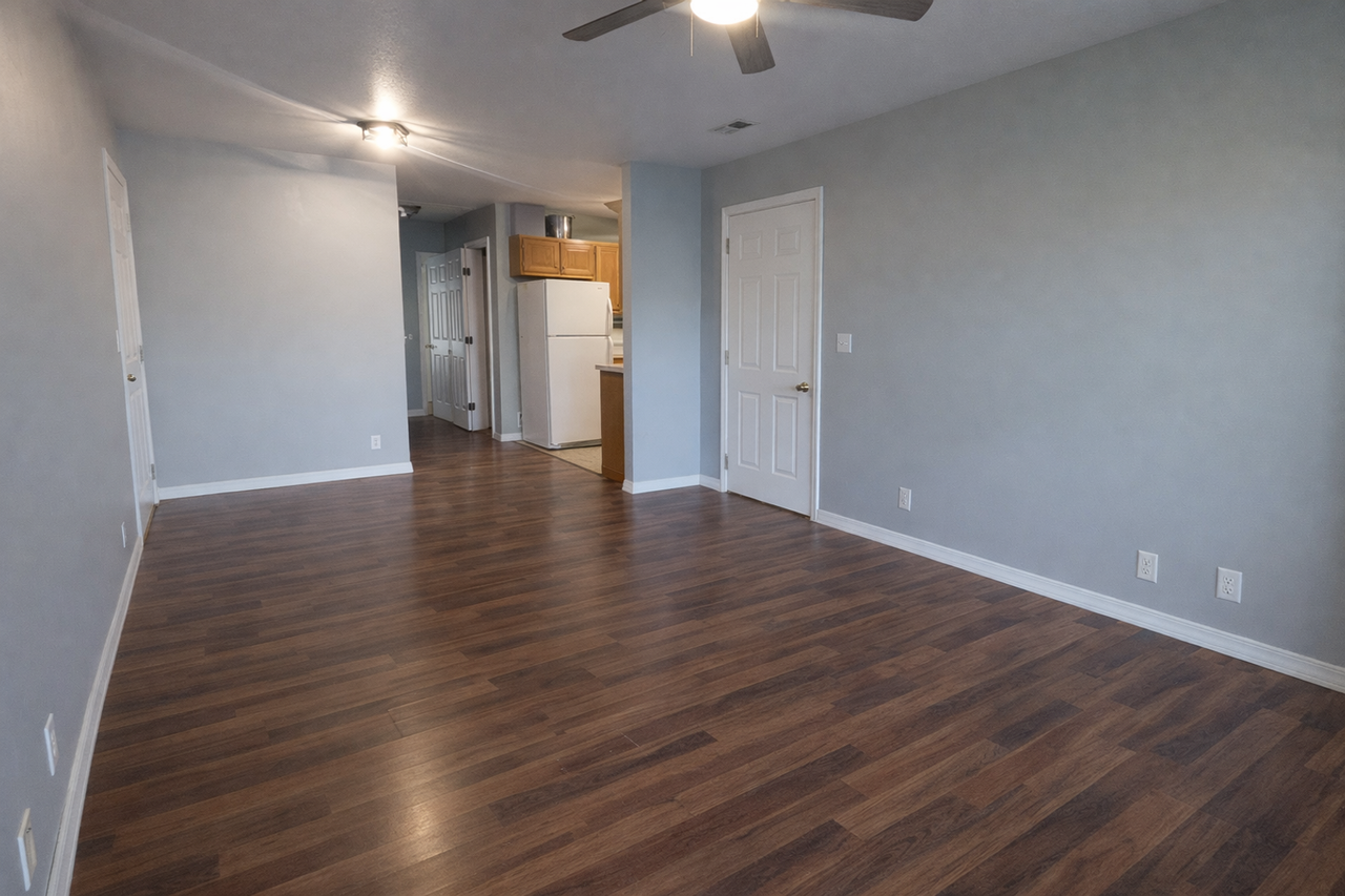 1101 Allen St - Photo 2 of 12