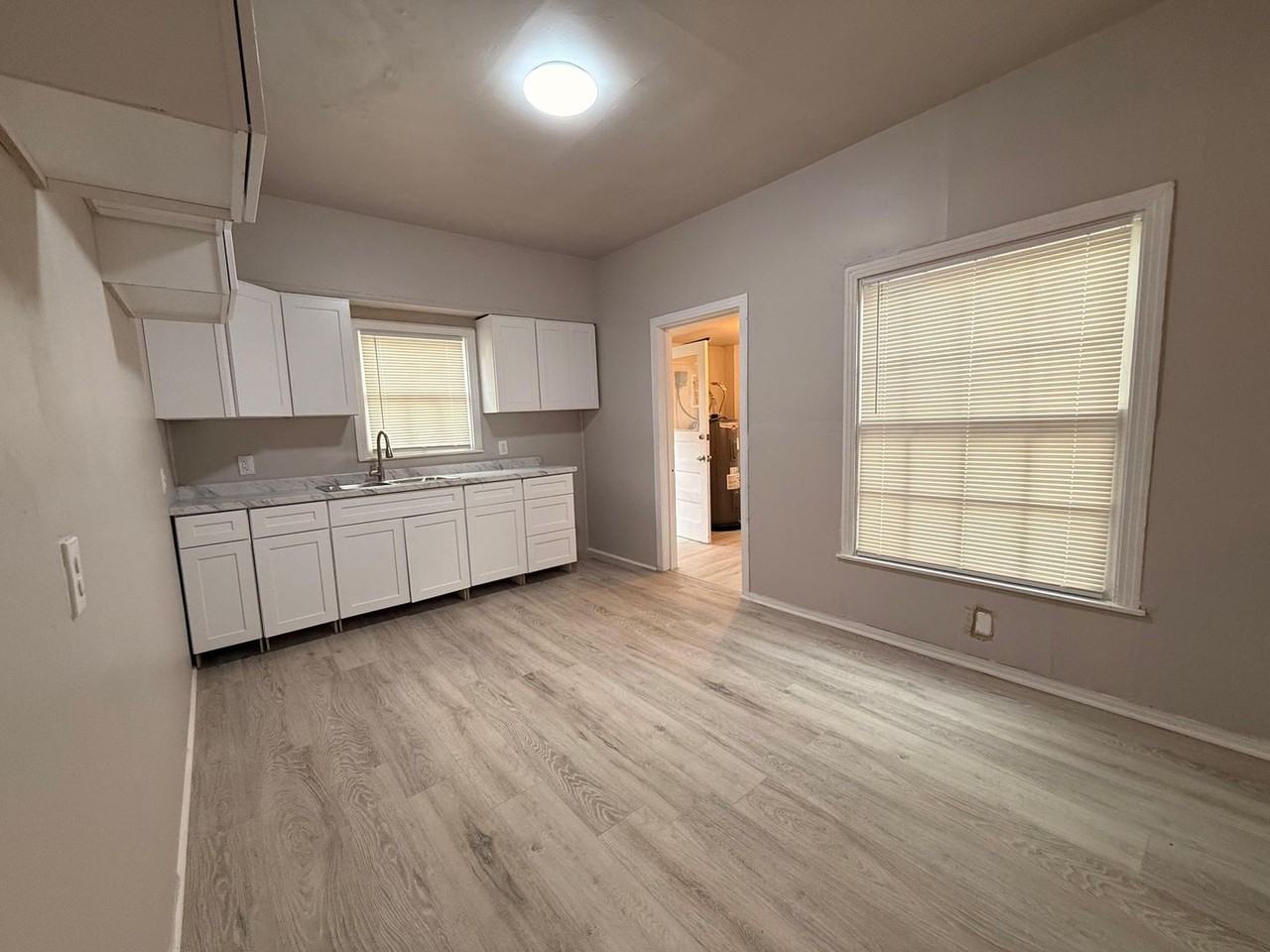 603 College St - Photo 2 of 10