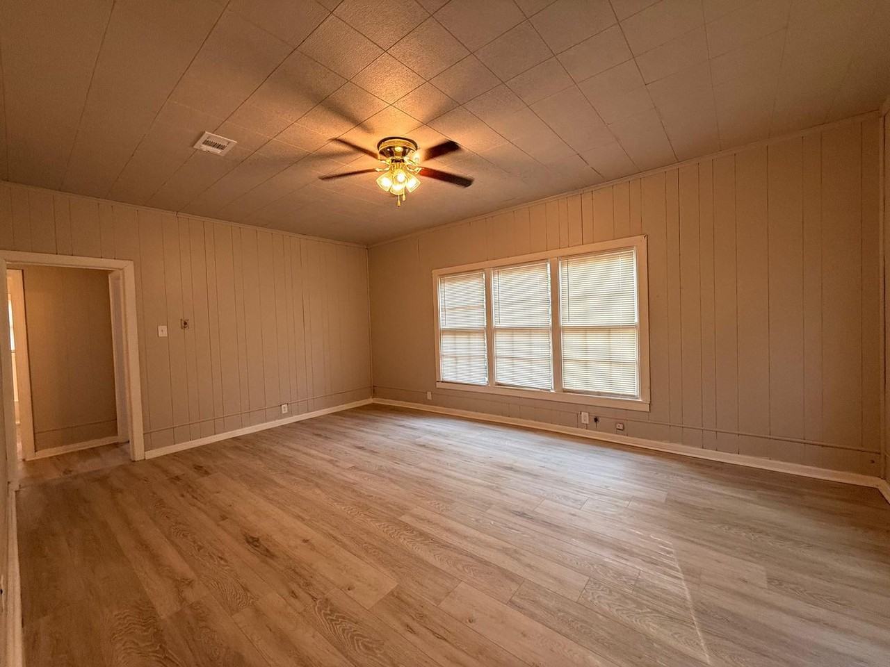 603 College St - Photo 4 of 10